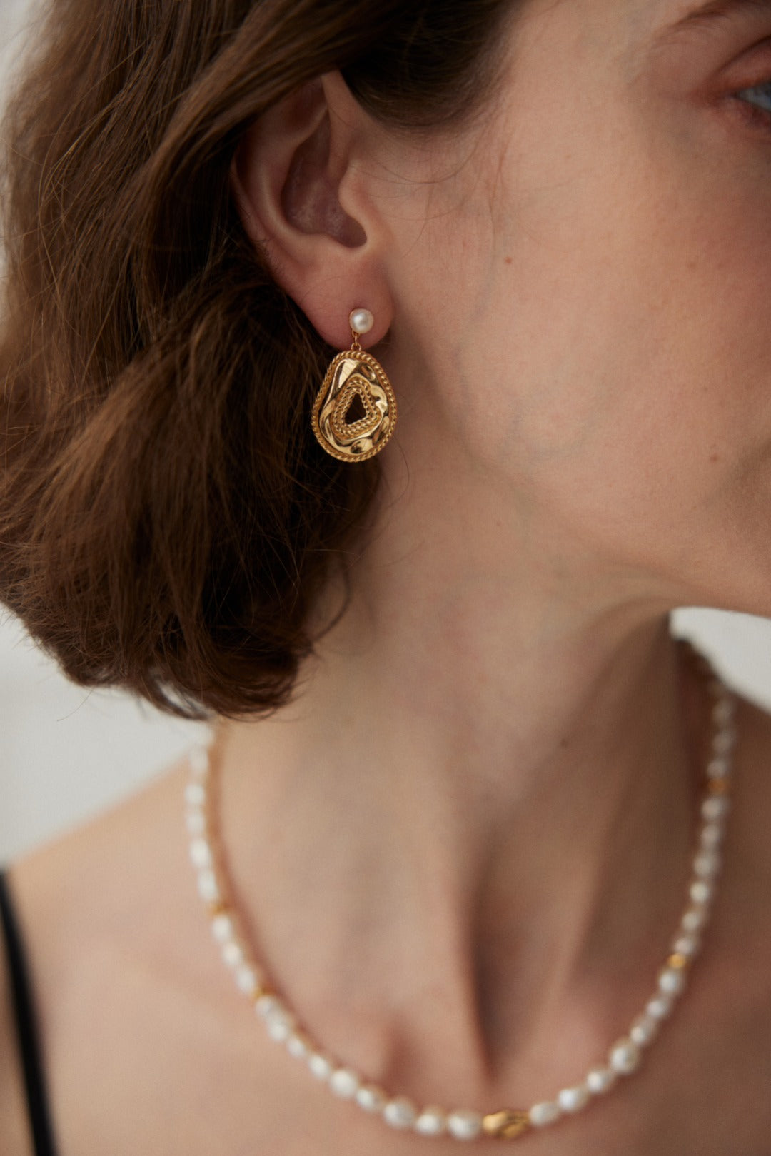 Pure silver natural pearl earrings with a royal court style