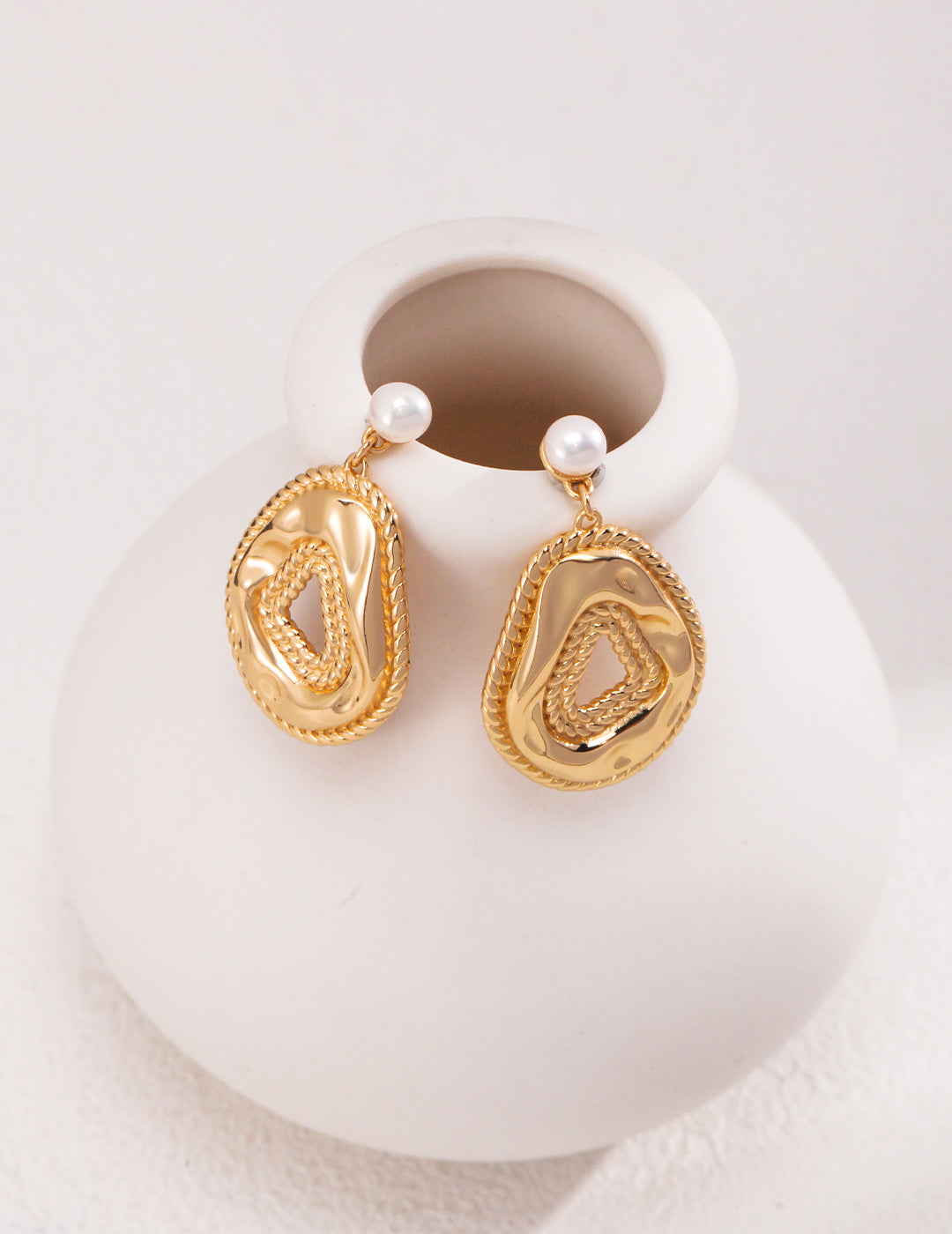 Pure silver natural pearl earrings with a royal court style