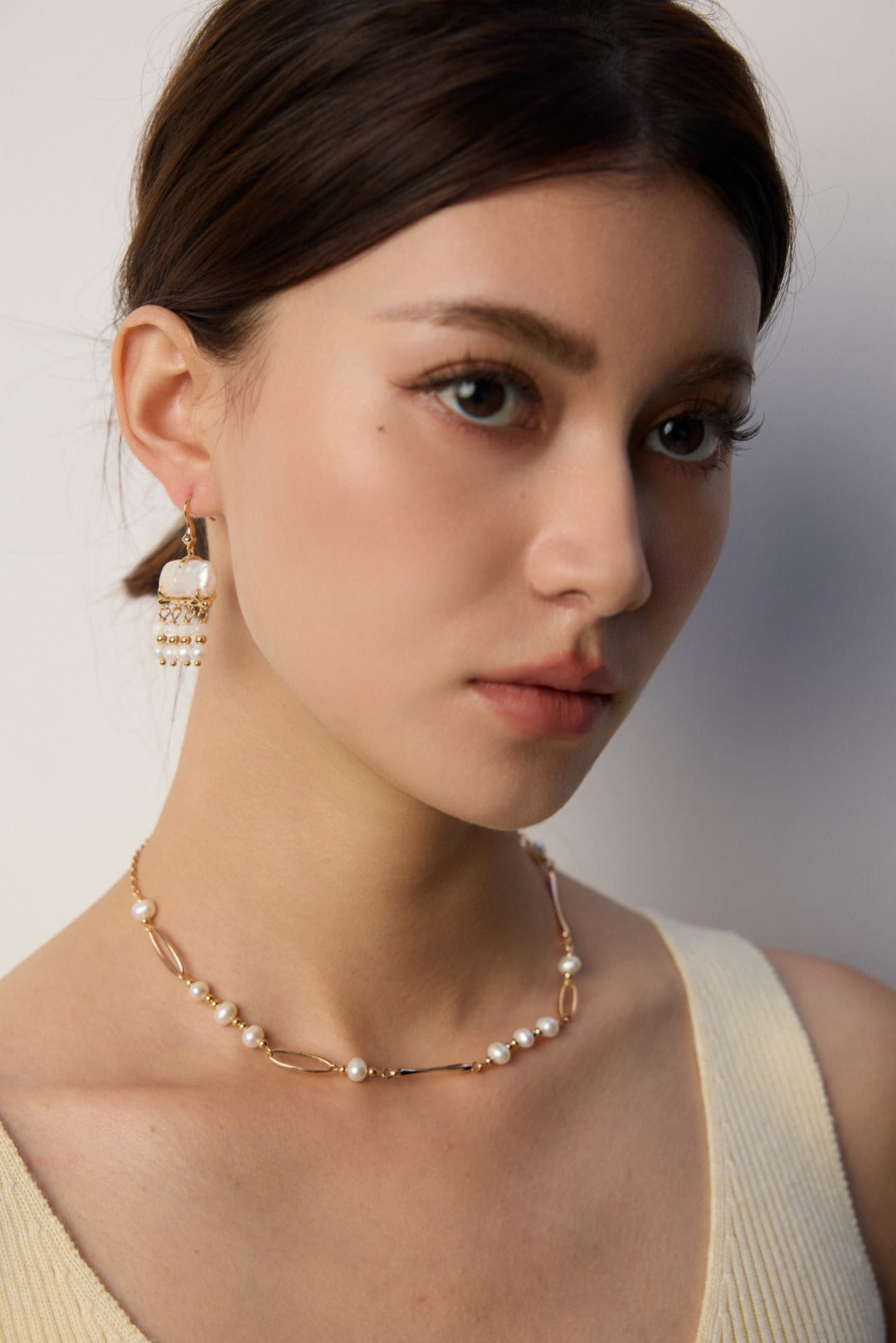 S925 silver earrings with a sense of design, featuring natural mother-of-pearl