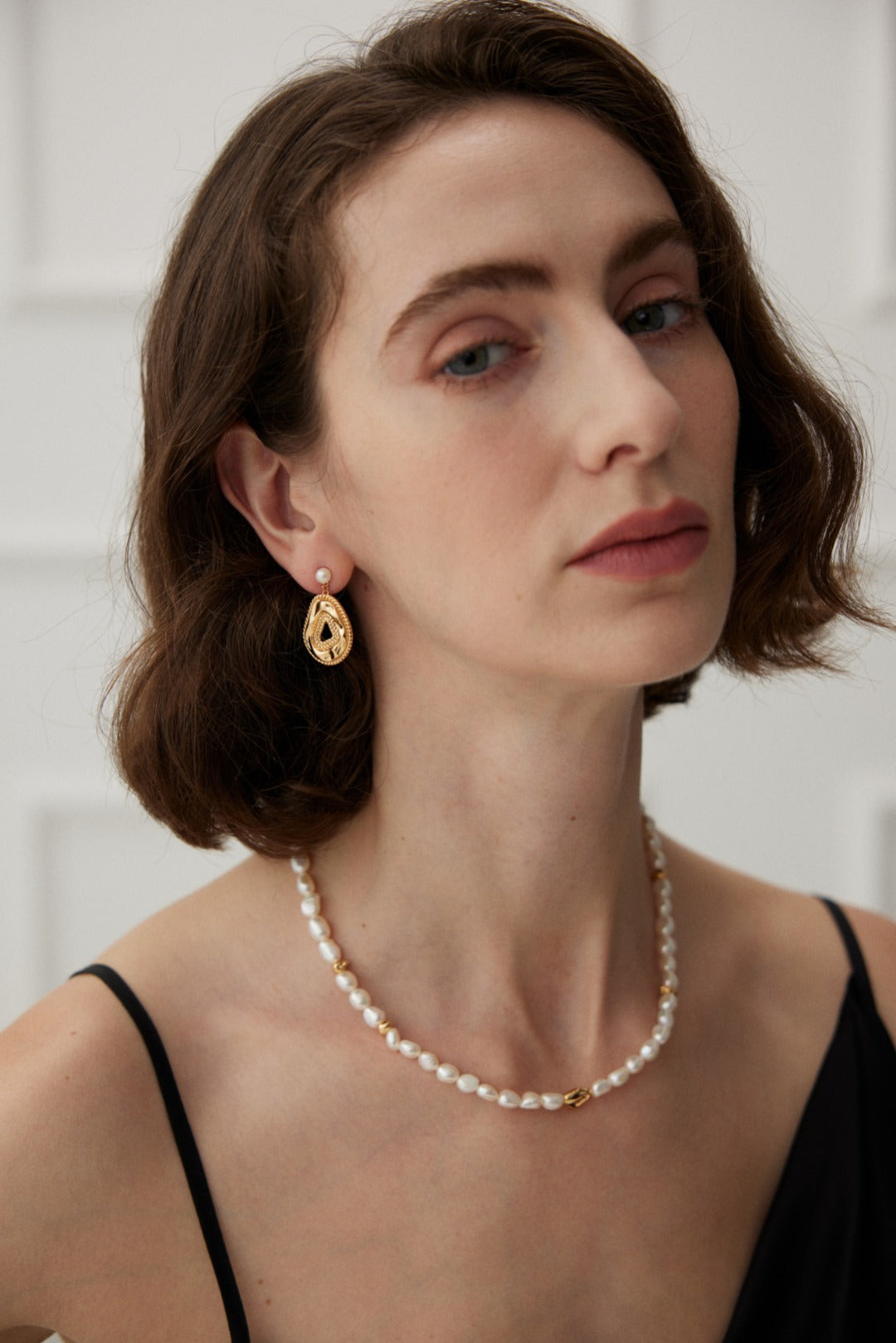 Pure silver natural pearl earrings with a royal court style