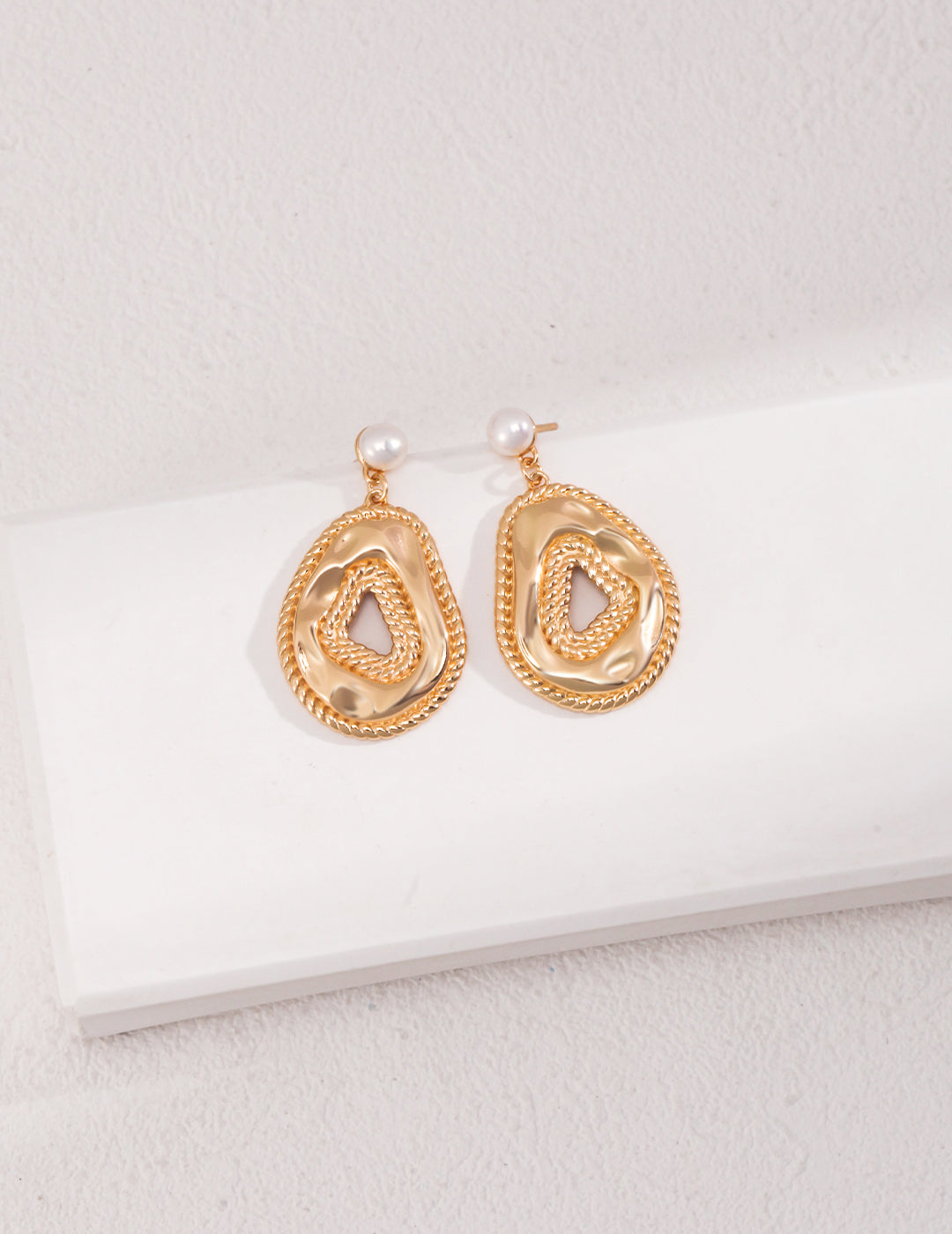 Pure silver natural pearl earrings with a royal court style