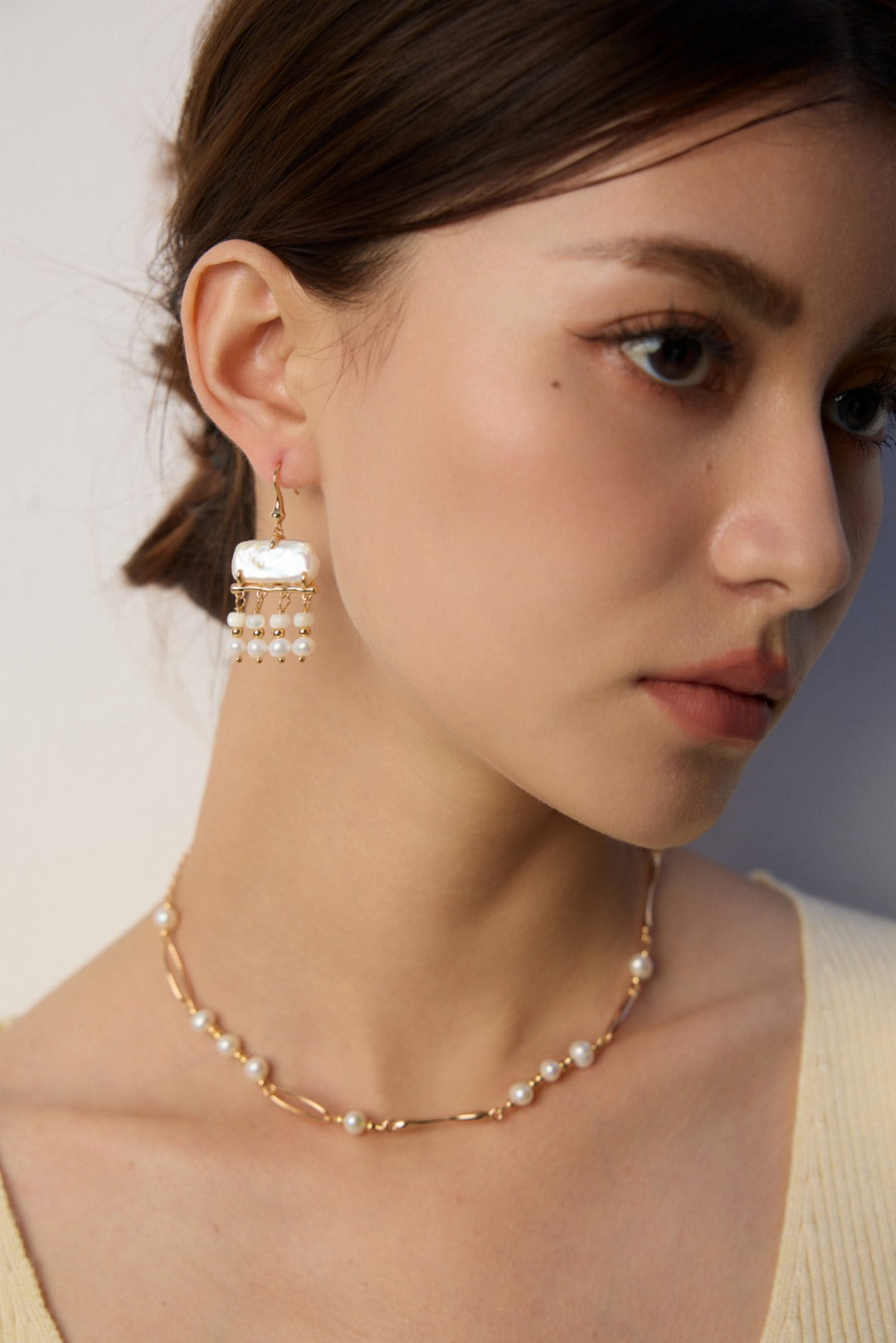 S925 silver earrings with a sense of design, featuring natural mother-of-pearl
