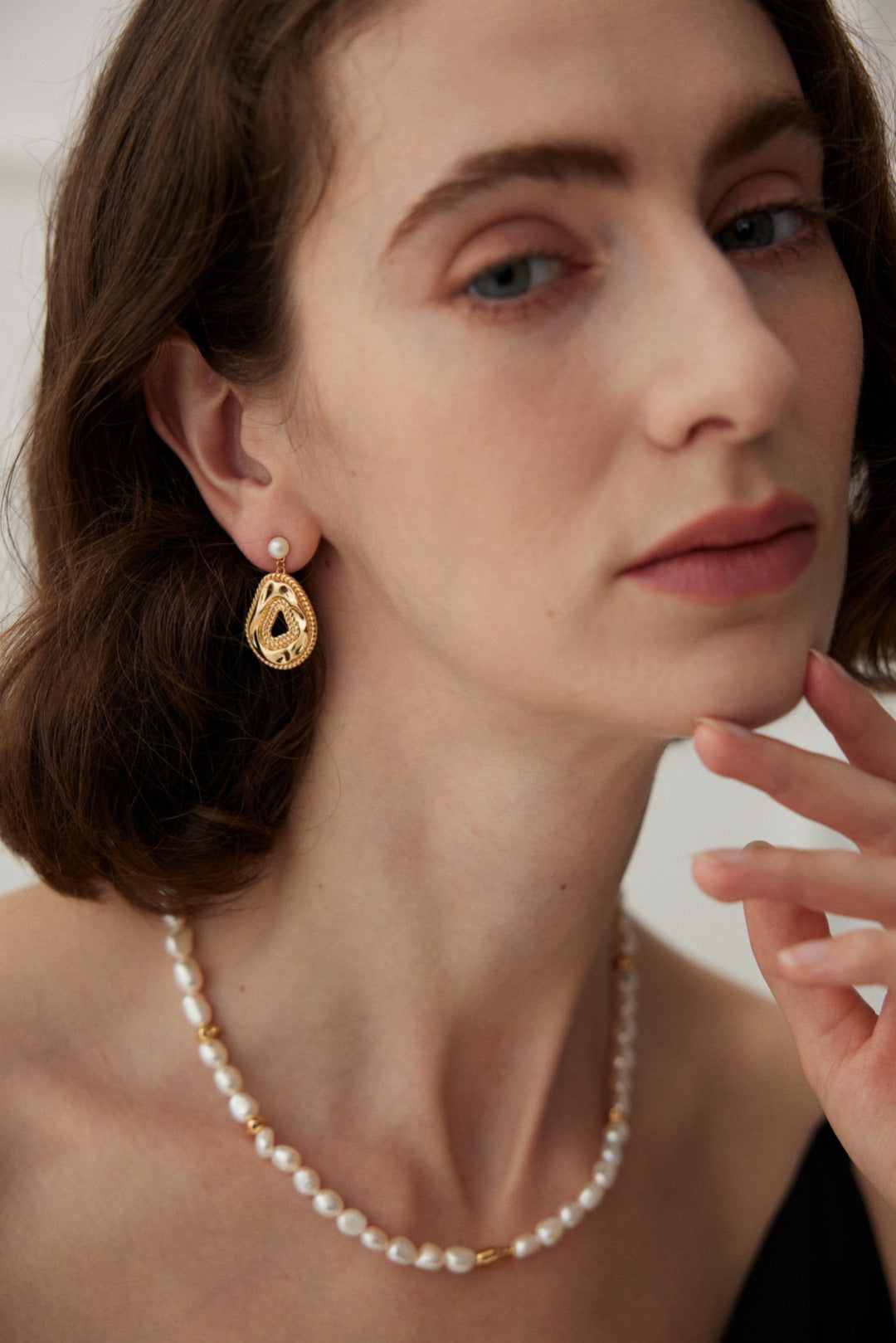 Pure silver natural pearl earrings with a royal court style