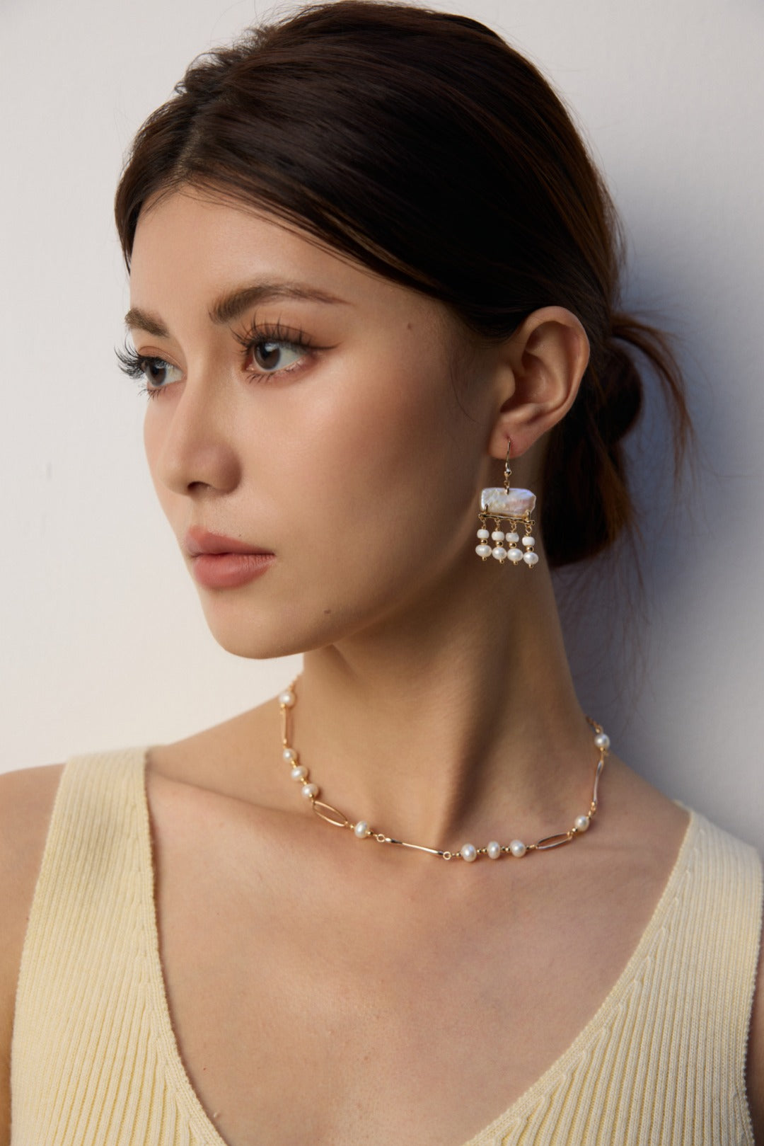 S925 silver earrings with a sense of design, featuring natural mother-of-pearl