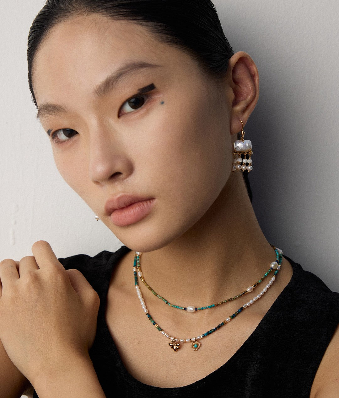 S925 silver earrings with a sense of design, featuring natural mother-of-pearl