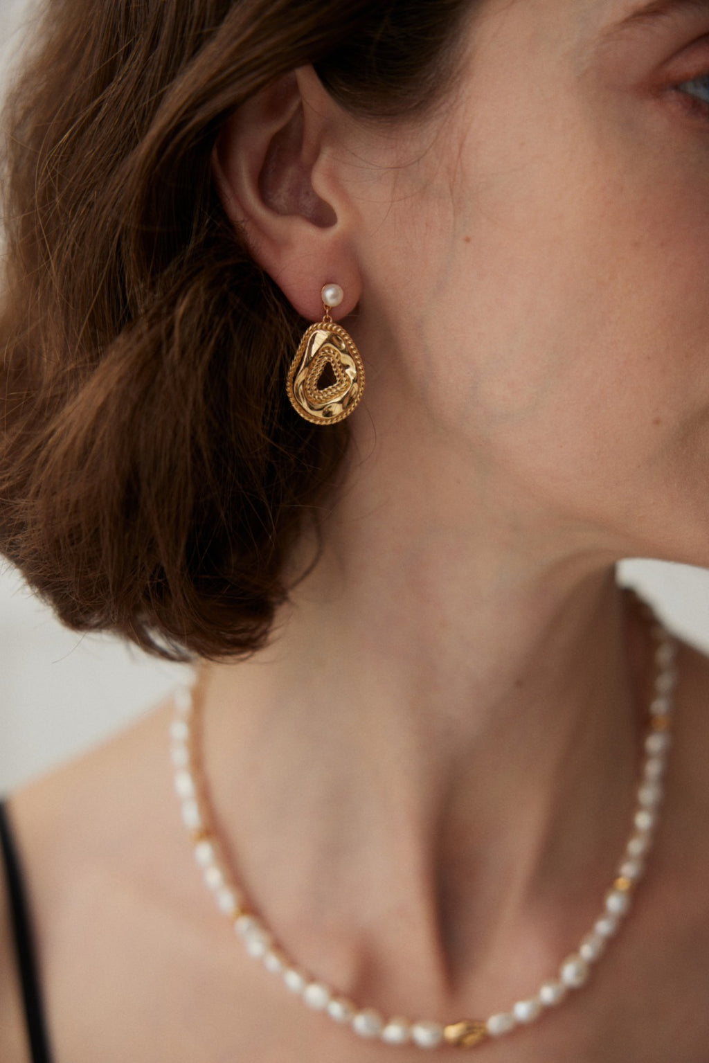 Pure silver natural pearl earrings with a royal court style
