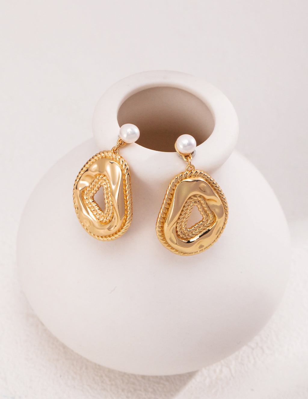 Pure silver natural pearl earrings with a royal court style