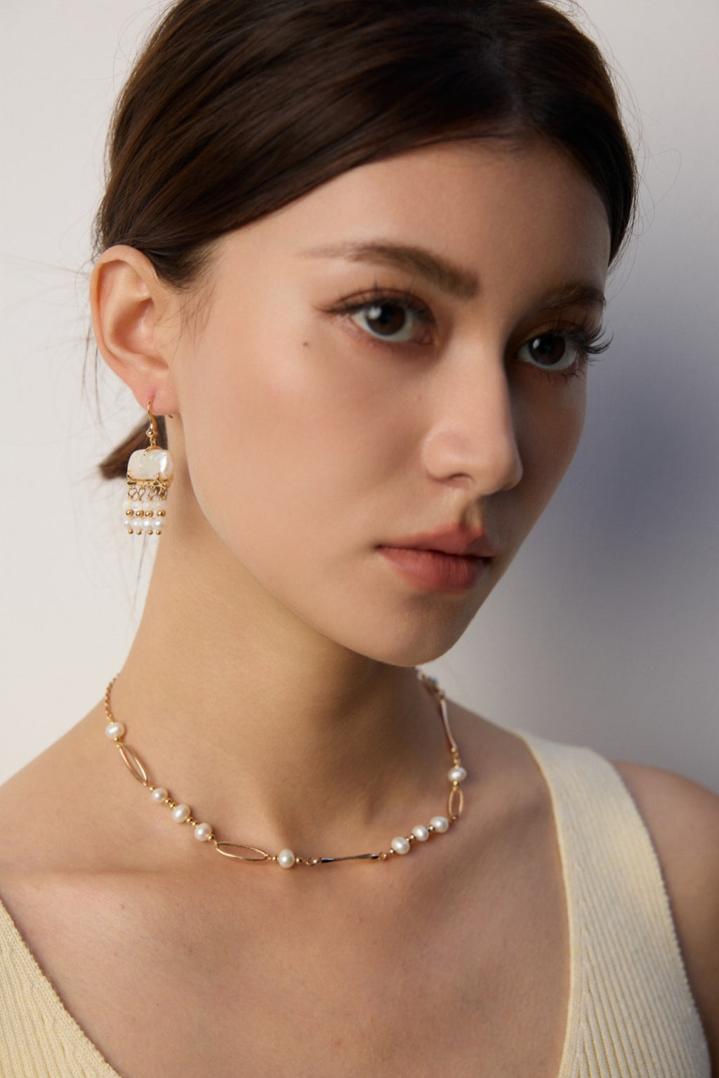S925 silver earrings with a sense of design, featuring natural mother-of-pearl
