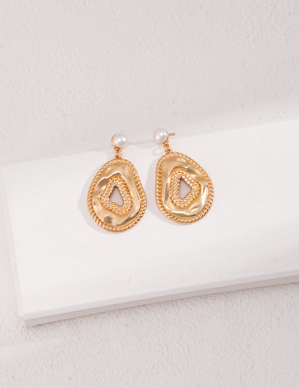 Pure silver natural pearl earrings with a royal court style
